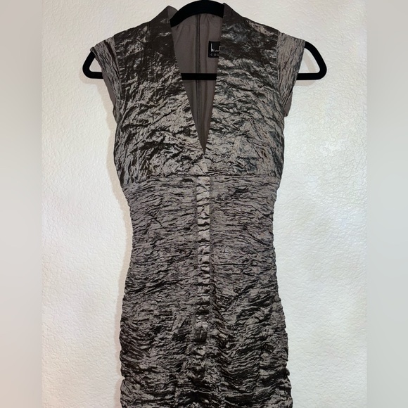 Nicole Miller Dresses & Skirts - Nicole Miller size 6 shiny dark grey runched midi dress